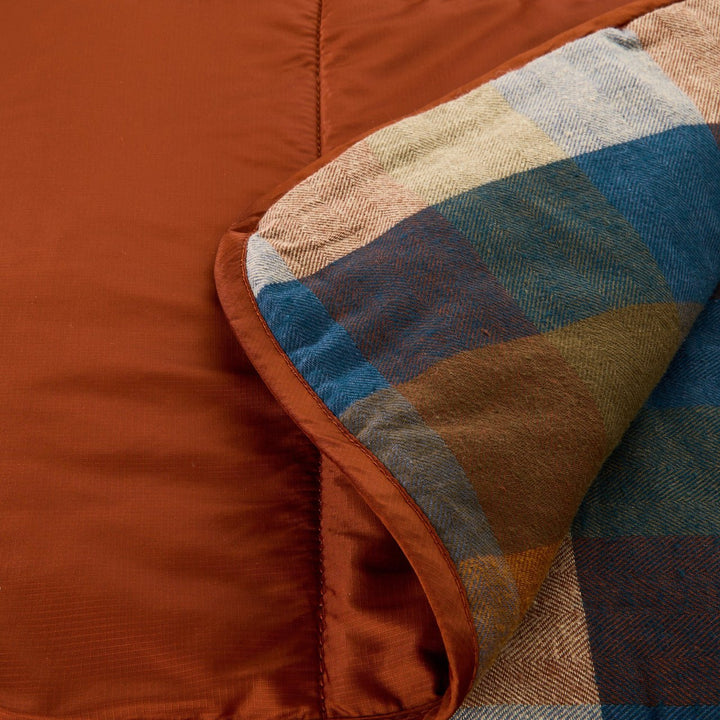 Wayback Biggie Blanket - Quest Outdoors