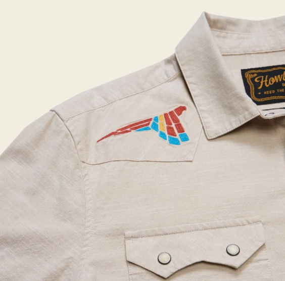 Howler Bros Men's Crosscut Deluxe Snapshirt - Parrot Patrol