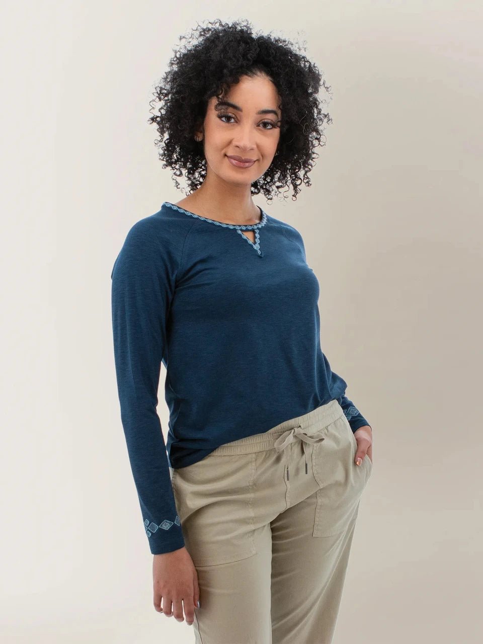 Aventura Women's Arctic Whisper Raglan Embroidered Top - Quest Outdoors