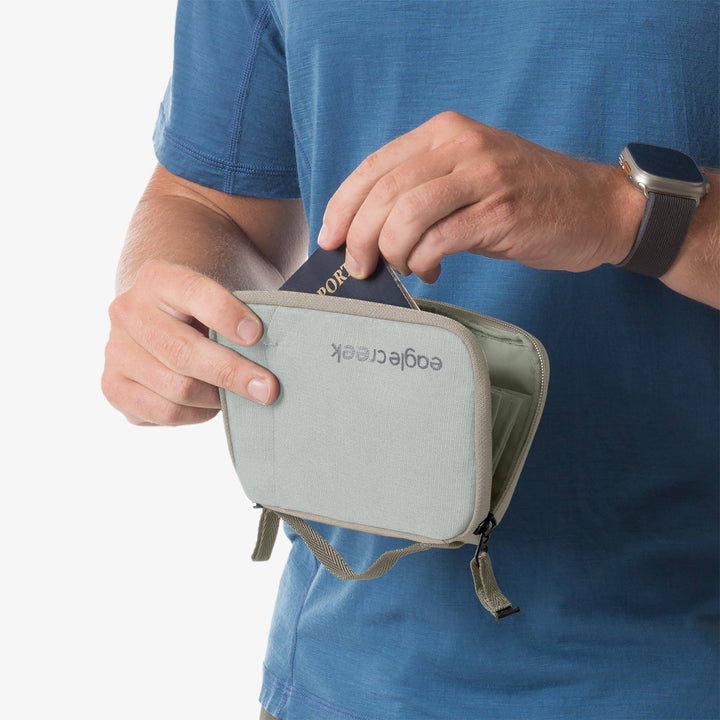 Eagle Creek Stash RFID Passport Wallet - Quest Outdoors