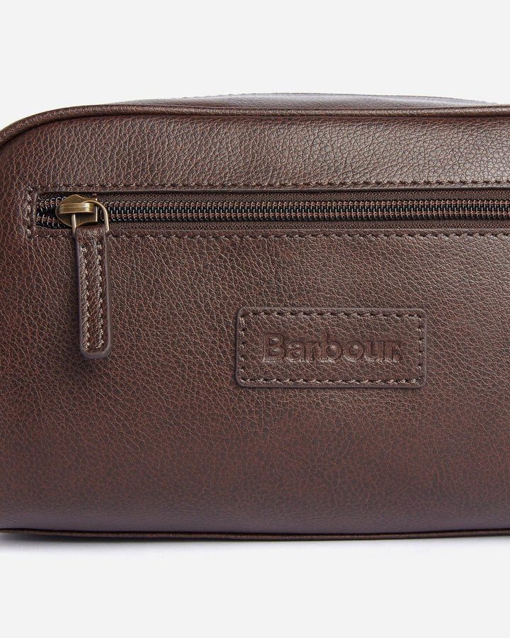 Leather Washbag - Quest Outdoors