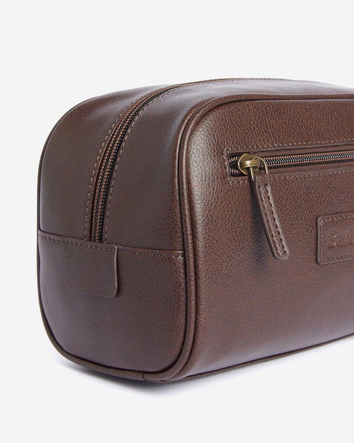 Leather Washbag - Quest Outdoors