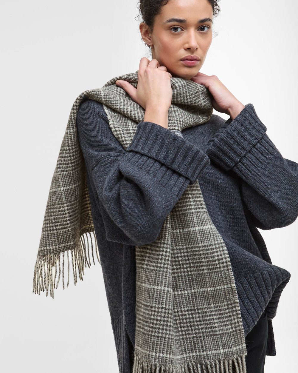 Noelle Reversible Check Scarf - Quest Outdoors