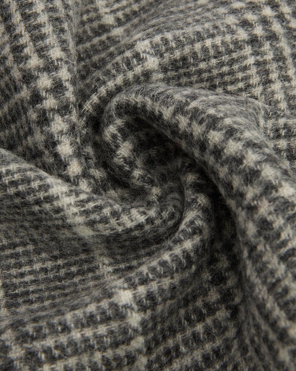 Noelle Reversible Check Scarf - Quest Outdoors