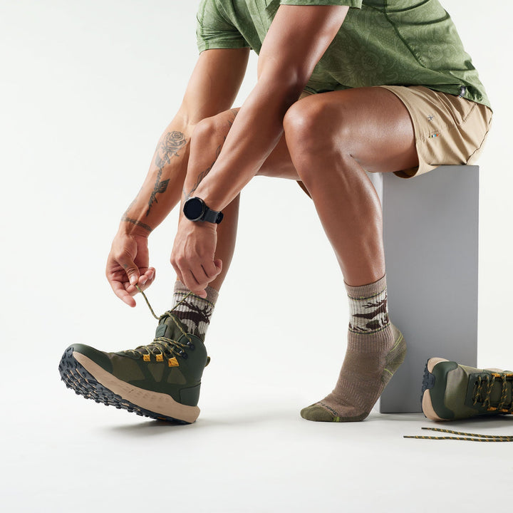 Smartwool Hike Light Cushion Mountain Moose Crew Socks - Quest Outdoors
